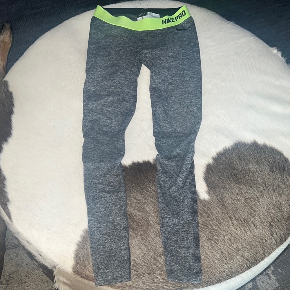 Nike Pro Leggings Medium Compression (flattering booty cut)